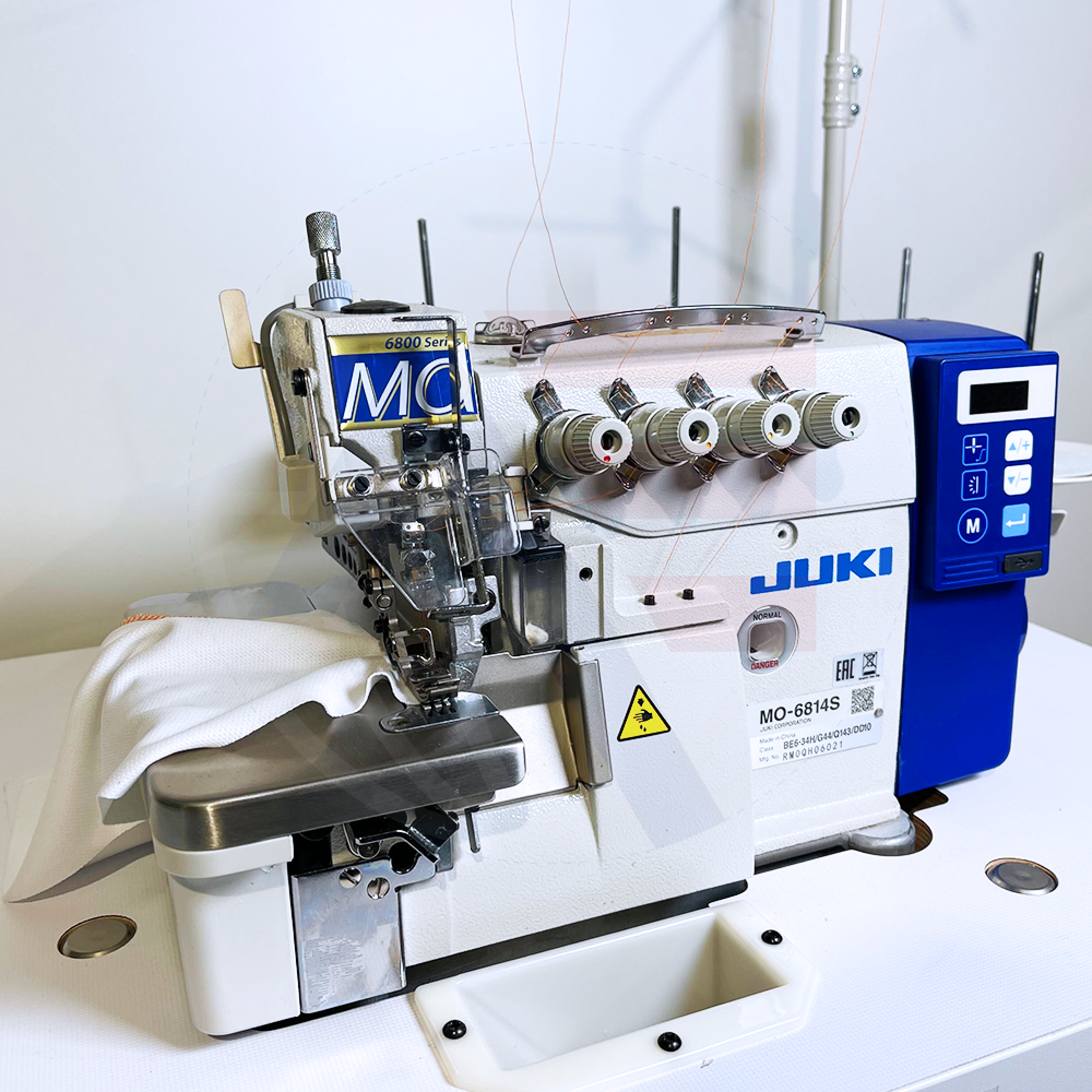 Juki Mo-6814S/Dd10 4-Thread Overlock Machine Sewing Machines